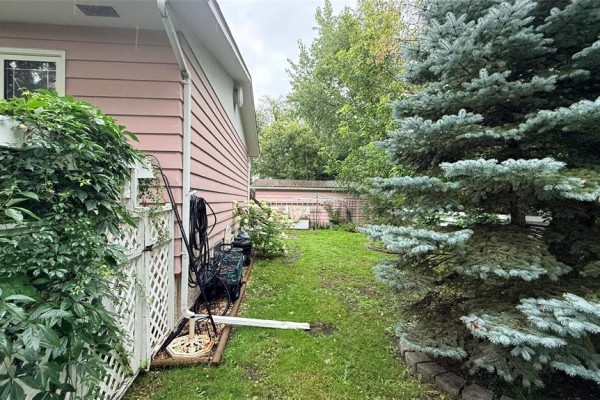 322 Renton Avenue W, Deloraine, MB R0M0M0 Photo 4