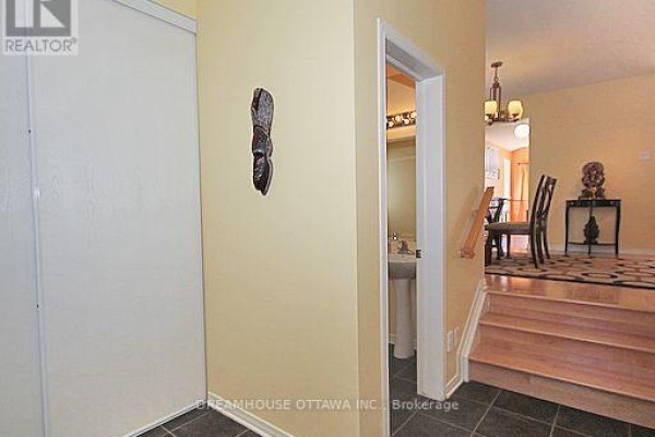 Bedroom 2 - 322 Statewood Drive, Ottawa, ON K2K0A9 Photo 3
