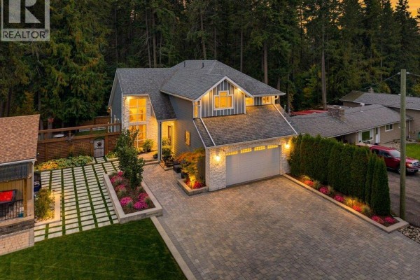Residential for sale at 3220 28 Avenue Ne, Salmon Arm, BC - MLS® QI2FpC