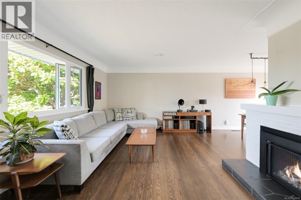 Entrance - 3221 Service St, Saanich, BC V8P4M8 Photo 5