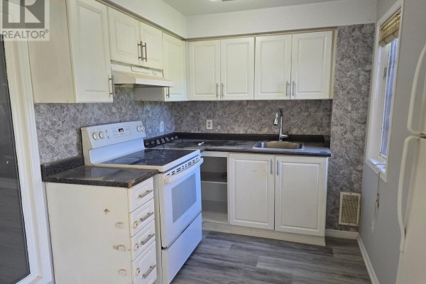 Kitchen - 3224 Angel Pass Drive, Mississauga, ON L5M7J6 Photo 3