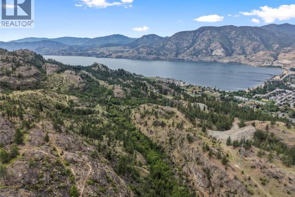3224 Evergreen Drive, Penticton, BC V2A0H9 Photo 4