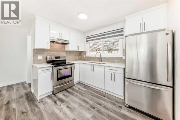 Eat in kitchen - 3224 Rundlelawn Road Ne, Calgary, AB T1Y3H5 Photo 3