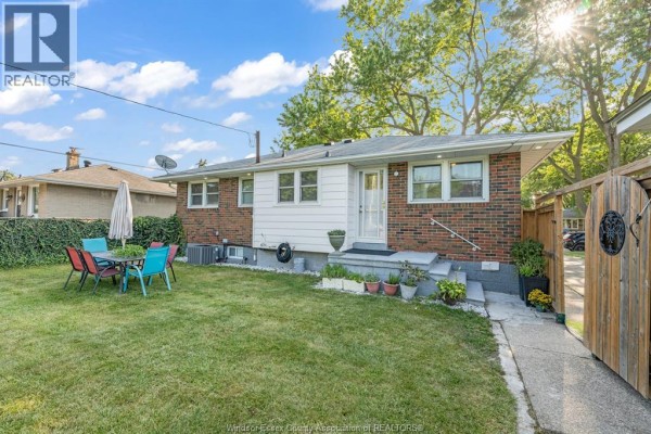 Laundry room - 3226 Woodlawn Avenue, Windsor, ON N8W2J2 Photo 3