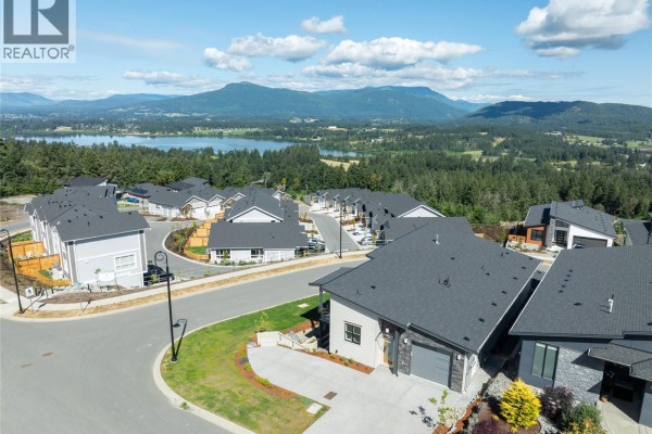 3227 Woodrush Dr, Duncan, BC, photo 2