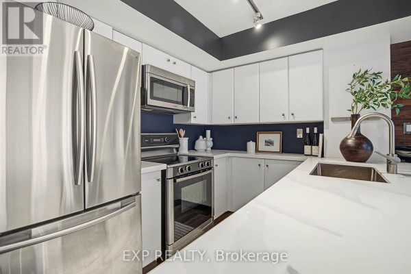 Family room - 323 - 21 Earl Street, Toronto, ON M4Y3C8 Photo 2