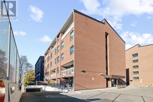 Kitchen - 323 - 4064 Lawrence Avenue E, Toronto, ON M1E4V6 Photo 3