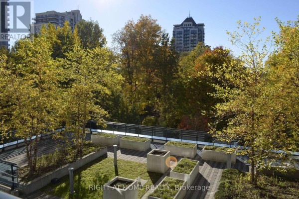 323 - 7900 Bathurst Street, Vaughan, ON L4J0J9 Photo 5