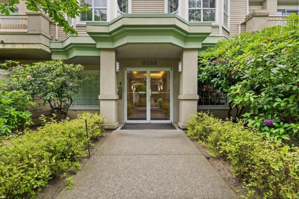 323 15268 105 Avenue, Surrey, BC, photo 2