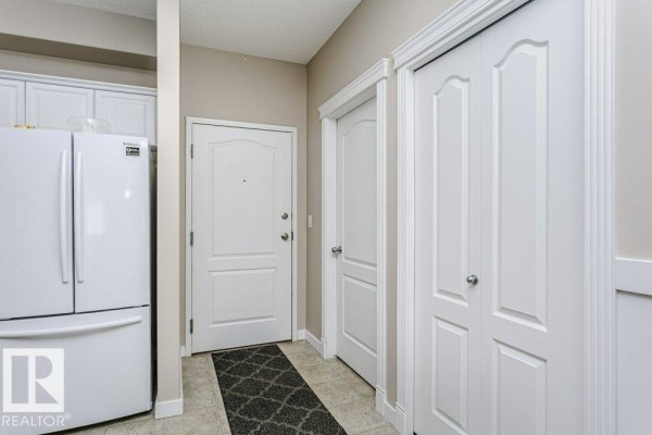 Den - #323 16807 100 Av Nw, Edmonton, AB T5P4Z6 Photo 4