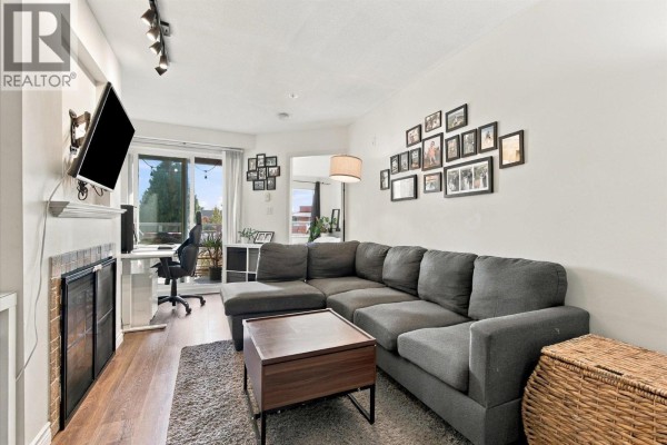 323 760 Kingsway, Vancouver, BC V5V3C1 Photo 3