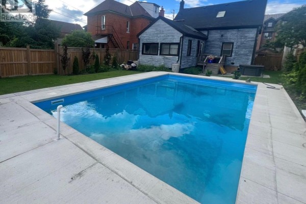 323 Charlton Avenue W, Hamilton