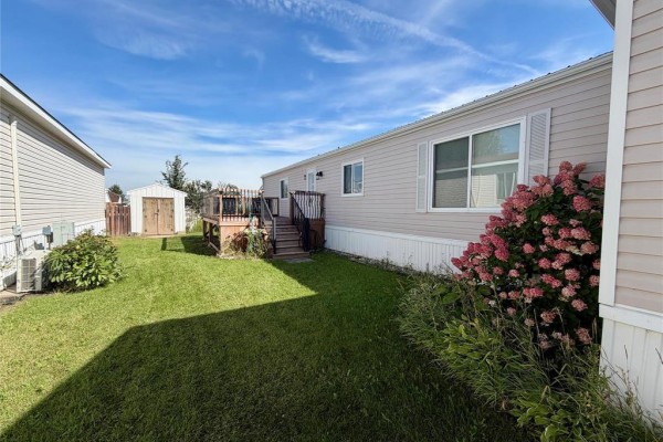 323 Glen Avenue, Brandon, MB, photo 2