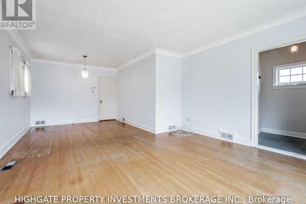 Primary Bedroom - 323 Rumsey Road, Toronto, ON M4G1R6 Photo 5