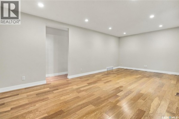 Bedroom - 3231 Robinson Street, Regina, SK S4S1V8 Photo 5