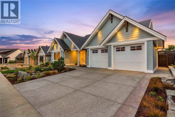 3234 Winchester Ave, Courtenay, BC, photo 2
