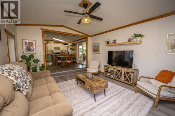 Kitchen - 3235 Pine Valley Road, Williams Lake, BC V2G5C4 Photo 4