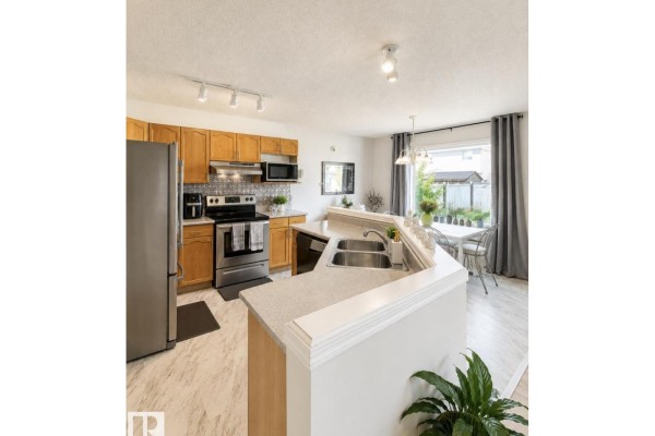 Kitchen - 3236 27 Av Nw, Edmonton, AB T6T1P8 Photo 3