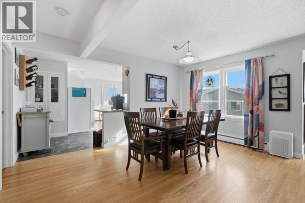 Primary Bedroom - 3239 Kenmare Crescent Sw, Calgary, AB T3E4R4 Photo 3