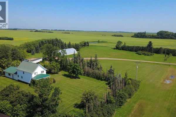 Living room - 32393 Hwy 16, Rural, SK S0M3A0 Photo 3