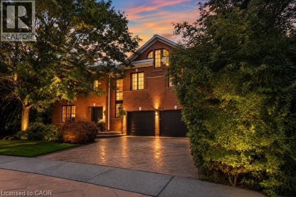 324 Oakridge Court, Oakville, ON, photo 2