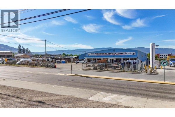 3240 48 Avenue, Vernon, BC, photo 2