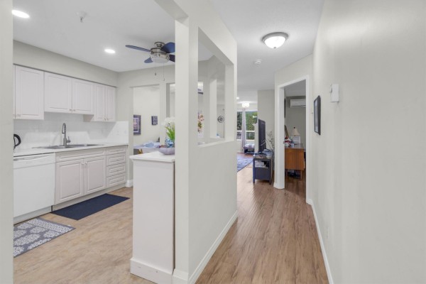 325 13880 70 Avenue, Surrey, BC, photo 3