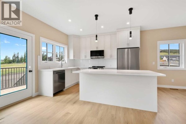 Kitchen - 325 Flare Avenue Sw, Diamond Valley, AB T0L2A0 Photo 5