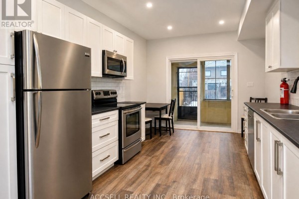 Primary Bedroom - 325 Greenwood Avenue, Toronto, ON M4L2R6 Photo 4