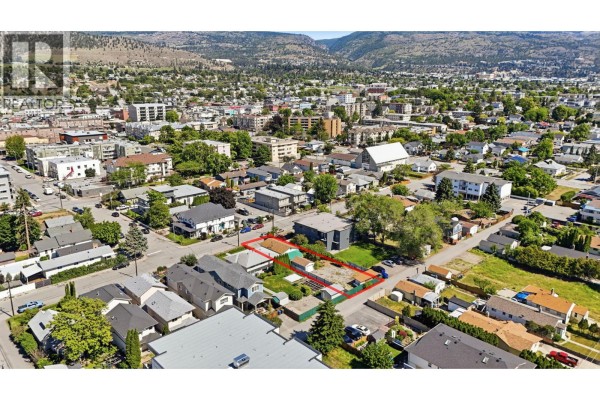 Full bathroom - 325 Haynes Street, Penticton, BC V2A5S1 Photo 2