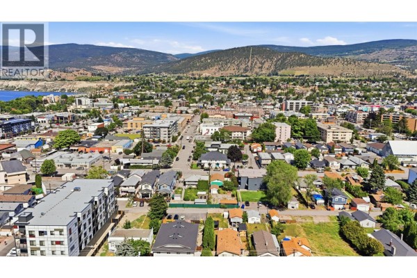 Primary Bedroom - 325 Haynes Street, Penticton, BC V2A5S1 Photo 3
