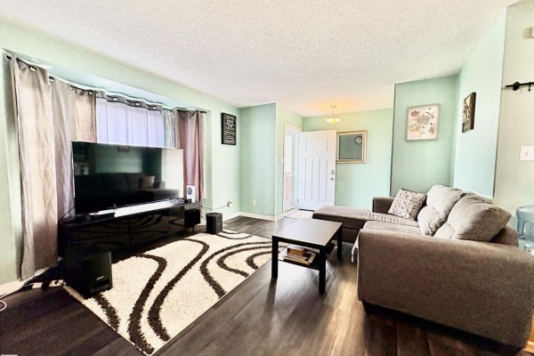 Kitchen - 325 Kline Cr Nw, Edmonton, AB T6L6K8 Photo 3