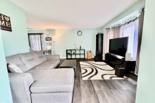 Family room - 325 Kline Cr Nw, Edmonton, AB T6L6K8 Photo 4