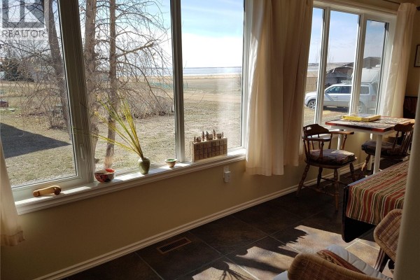 Living room - 325 Ruby Drive, Lake Diefenbaker, SK S0L0G0 Photo 5