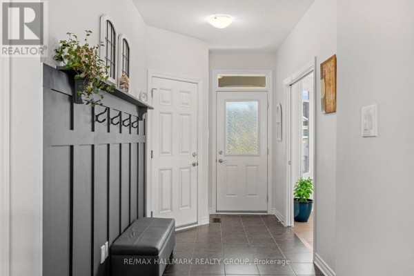 Kitchen - 325 Spreadwing Way, Ottawa, ON K1X0J5 Photo 3