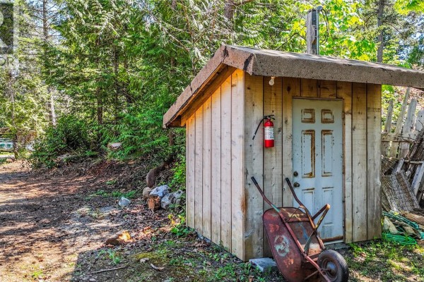 3250 Gunpowder Trail, Hornby Island, BC V0R1Z0 Photo 5