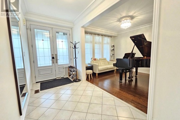 3252 Larry Crescent, Oakville, ON, photo 3