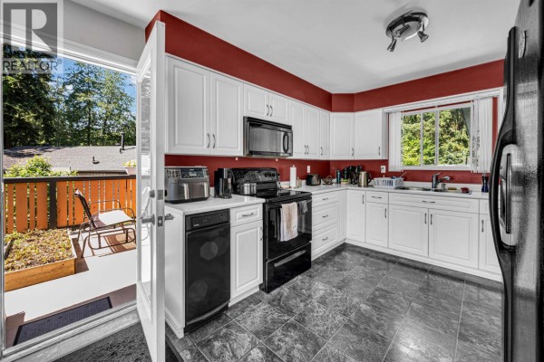 3255 Milton Avenue, North Vancouver, BC V7K2B3 Photo 4