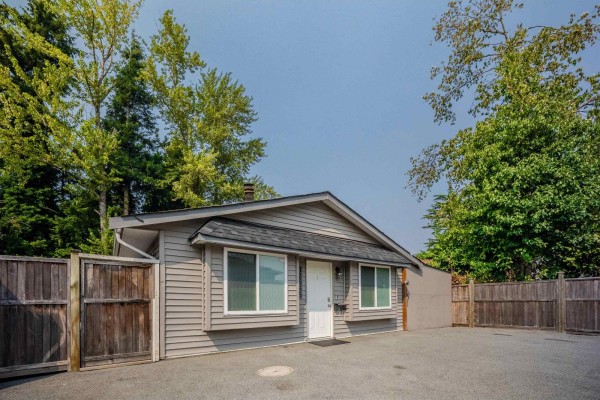 32565 George Ferguson Way, Abbotsford, BC V2T4C8 Photo 2