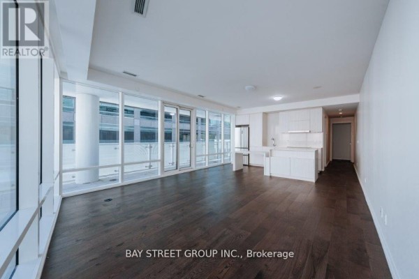 Dining room - 326 - 1 Bloor Street E, Toronto, ON M4W0A8 Photo 2