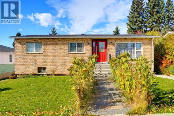 Living room - 326 1st Street  E, Cremona, AB T0M0R0 Photo 2