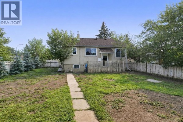 Primary Bedroom - 326 27 Avenue Ne, Calgary, AB T2E2A2 Photo 4