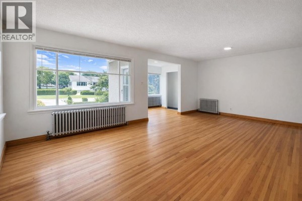 Bedroom - 326 27 Avenue Ne, Calgary, AB T2E2A2 Photo 5