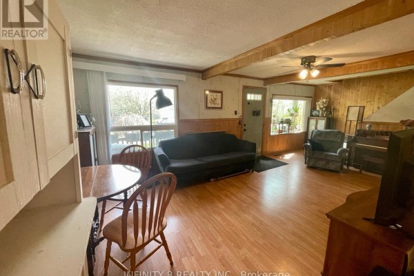 Kitchen - 326 Corvette Street, Welland, ON L3B4S6 Photo 3