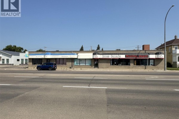 326 High Street W, Moose Jaw, SK, photo 2