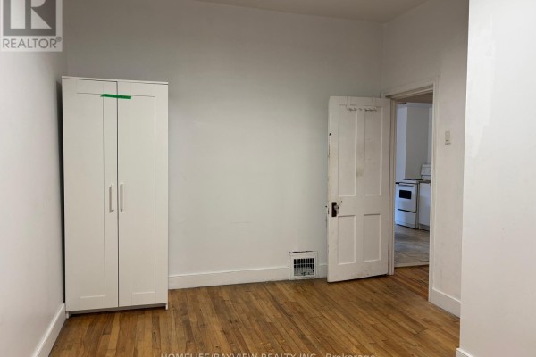 326 Rhodes Avenue E, Toronto, ON M4L3A3 Photo 5