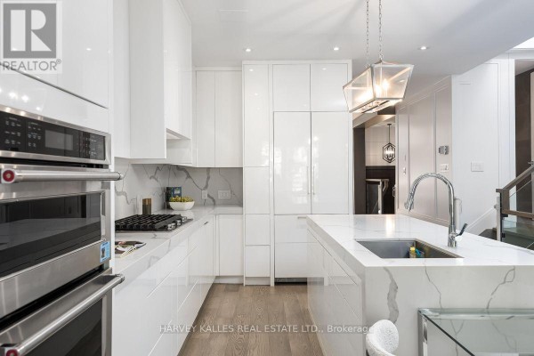 Family room - 326 St. Clements Avenue, Toronto, ON M4R1H5 Photo 4