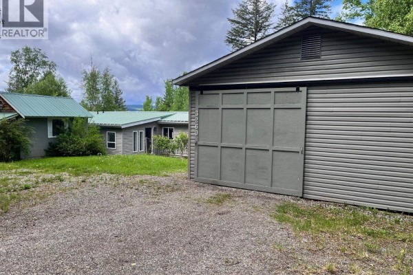 Foyer - 3260 Boesem Road, Quesnel, BC V2J6C8 Photo 3