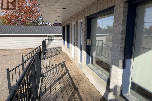 3261 Petawawa Boulevard, Petawawa, ON K8H1X8 Photo 5