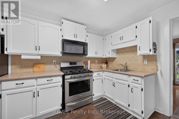 Bedroom 3 - 3262 Young Avenue, Fort Erie, ON L0S1N0 Photo 5